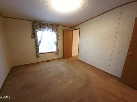 301 2nd St, Mott, ND 58646 photo 9