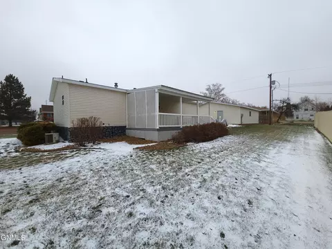 301 2nd St, Mott, ND 58646 photo 22