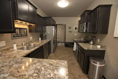 4363 Cumberland Loop, Bismarck, ND 58503 photo 12