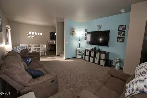 4363 Cumberland Loop, Bismarck, ND 58503 photo 3