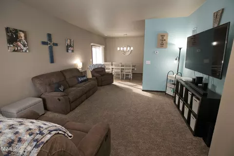 4363 Cumberland Loop, Bismarck, ND 58503 photo 4