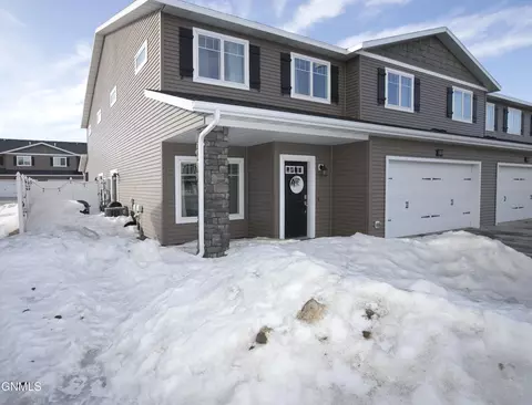 4363 Cumberland Loop, Bismarck, ND 58503 photo 1