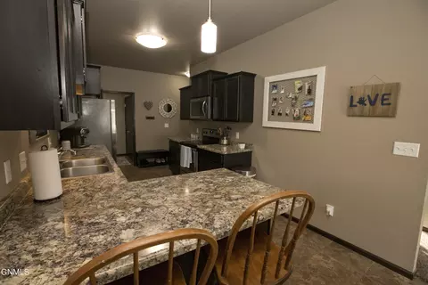 4363 Cumberland Loop, Bismarck, ND 58503 photo 7