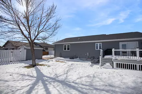 2310 18th Cir W, Williston, ND 58801 photo 34