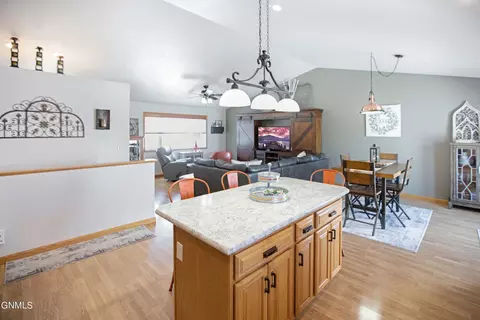 2310 18th Cir W, Williston, ND 58801 photo 11