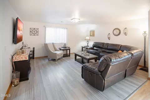 2310 18th Cir W, Williston, ND 58801 photo 23