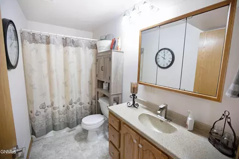2310 18th Cir W, Williston, ND 58801 photo 28