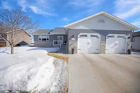 2310 18th Cir W, Williston, ND 58801 photo 1