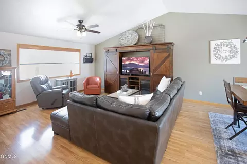 2310 18th Cir W, Williston, ND 58801 photo 7