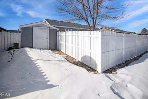 2310 18th Cir W, Williston, ND 58801 photo 31