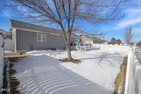 2310 18th Cir W, Williston, ND 58801 photo 32
