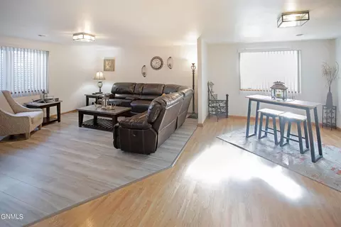2310 18th Cir W, Williston, ND 58801 photo 27