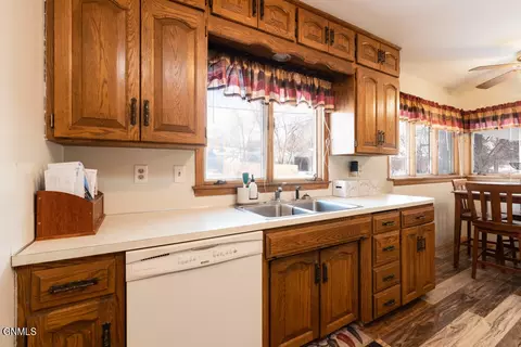 1409 E Divide Ave, Bismarck, ND 58501 photo 9