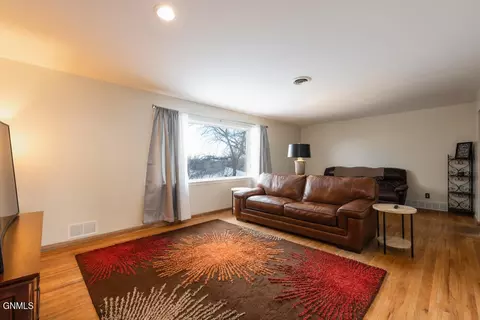 1409 E Divide Ave, Bismarck, ND 58501 photo 5