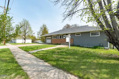1409 E Divide Ave, Bismarck, ND 58501 photo 2