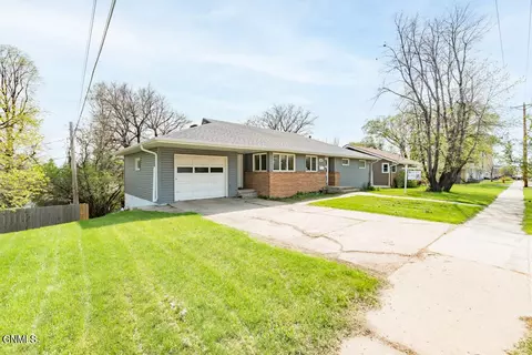 1409 E Divide Ave, Bismarck, ND 58501