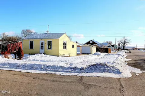 723 4th St W, Williston, ND 58801 photo 1