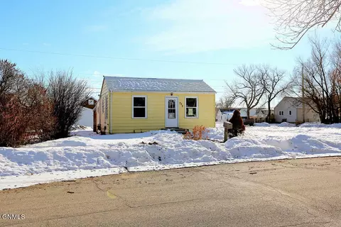 723 4th St W, Williston, ND 58801 photo 4