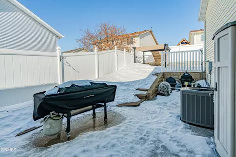2414 Lacorte Loop, Bismarck, ND 58503 photo 68