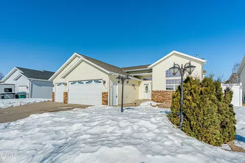 2414 Lacorte Loop, Bismarck, ND 58503 photo 1