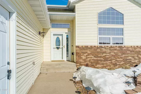2414 Lacorte Loop, Bismarck, ND 58503 photo 4