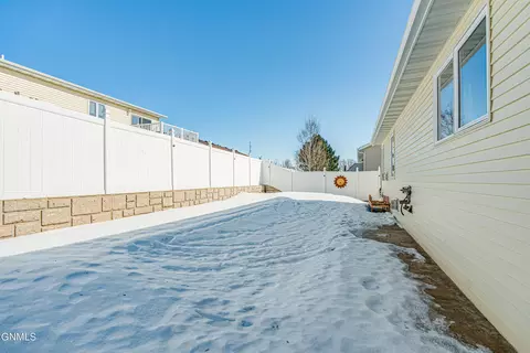 2414 Lacorte Loop, Bismarck, ND 58503 photo 71