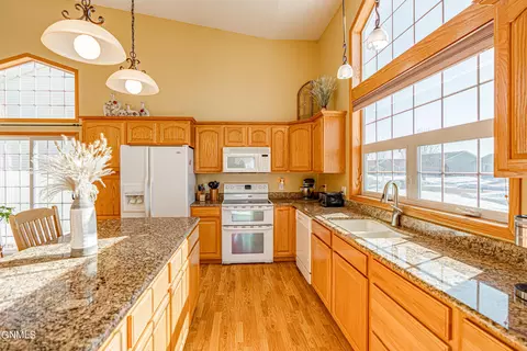 2414 Lacorte Loop, Bismarck, ND 58503 photo 8