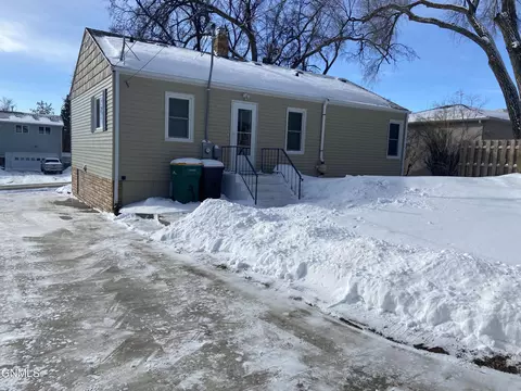614 C Ave W, Bismarck, ND 58501 photo 2