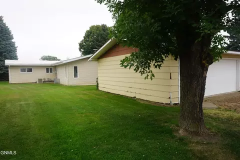 711 2nd Ave E, Culbertson, MT 59218 photo 6