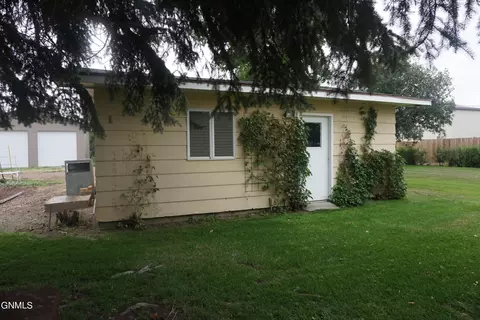 711 2nd Ave E, Culbertson, MT 59218 photo 9