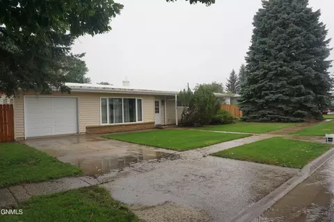 711 2nd Ave E, Culbertson, MT 59218 photo 2