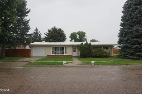 711 2nd Ave E, Culbertson, MT 59218