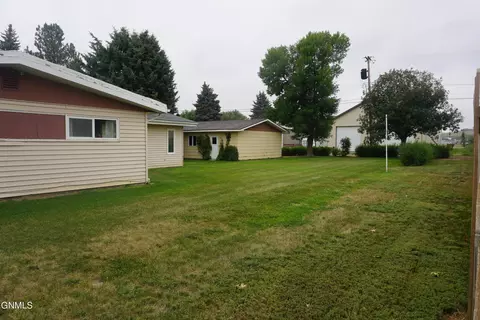 711 2nd Ave E, Culbertson, MT 59218 photo 4