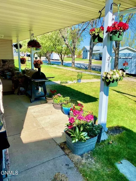 1010 Sioux St, Williston, ND 58801 photo 23