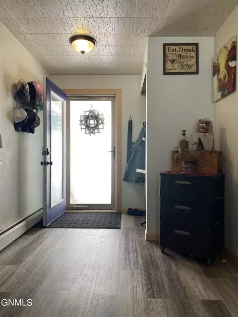 1010 Sioux St, Williston, ND 58801 photo 3