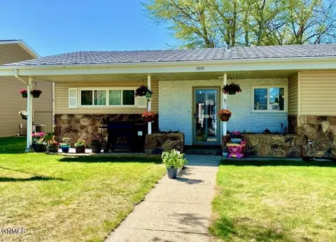 1010 Sioux St, Williston, ND 58801 photo 1