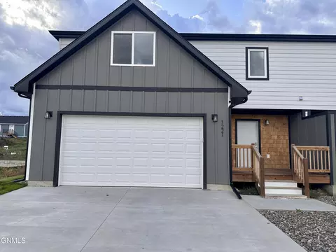 1221 9th St SW, Watford City, ND 58854
