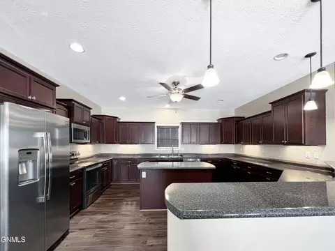 5746 Freedom Ln, Williston, ND 58801 photo 7