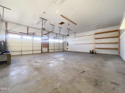 5746 Freedom Ln, Williston, ND 58801 photo 29