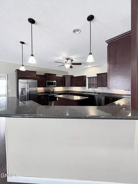 5746 Freedom Ln, Williston, ND 58801 photo 9