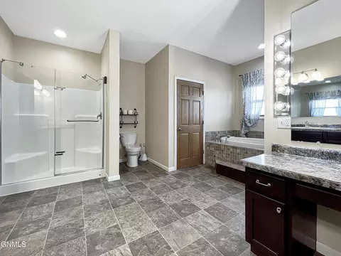 5746 Freedom Ln, Williston, ND 58801 photo 20