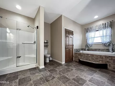 5746 Freedom Ln, Williston, ND 58801 photo 17
