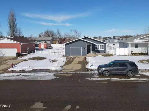 1167 9th St E, Dickinson, ND 58601 photo 40