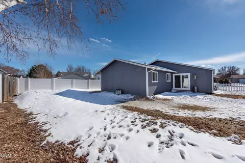 1167 9th St E, Dickinson, ND 58601 photo 32