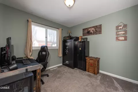 1167 9th St E, Dickinson, ND 58601 photo 25