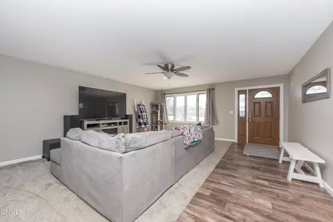 1167 9th St E, Dickinson, ND 58601 photo 6