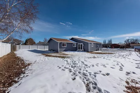 1167 9th St E, Dickinson, ND 58601 photo 31