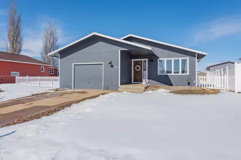 1167 9th St E, Dickinson, ND 58601 photo 1