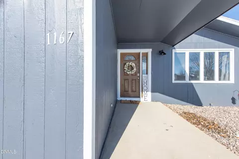 1167 9th St E, Dickinson, ND 58601 photo 3