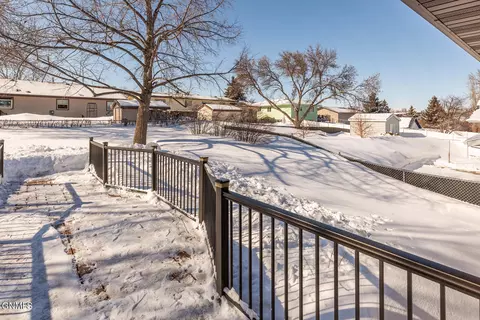 807 4th Ave NE, Mandan, ND 58554 photo 28